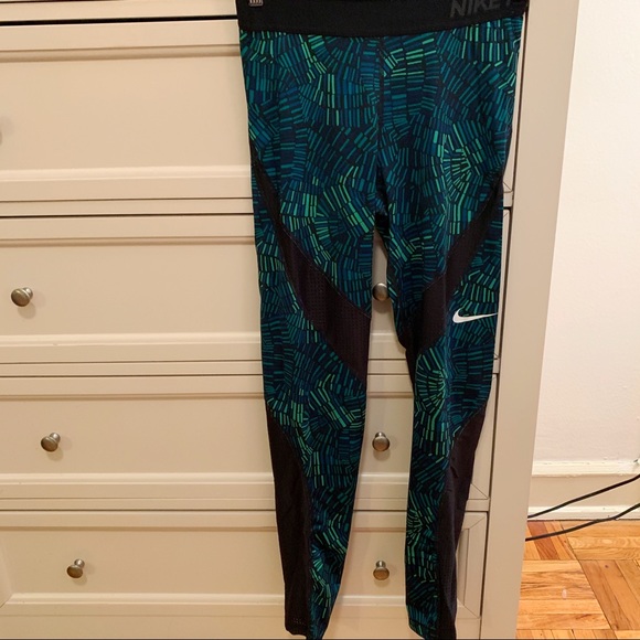 Nike Pants - Nike women’s dri fit leggings - size M